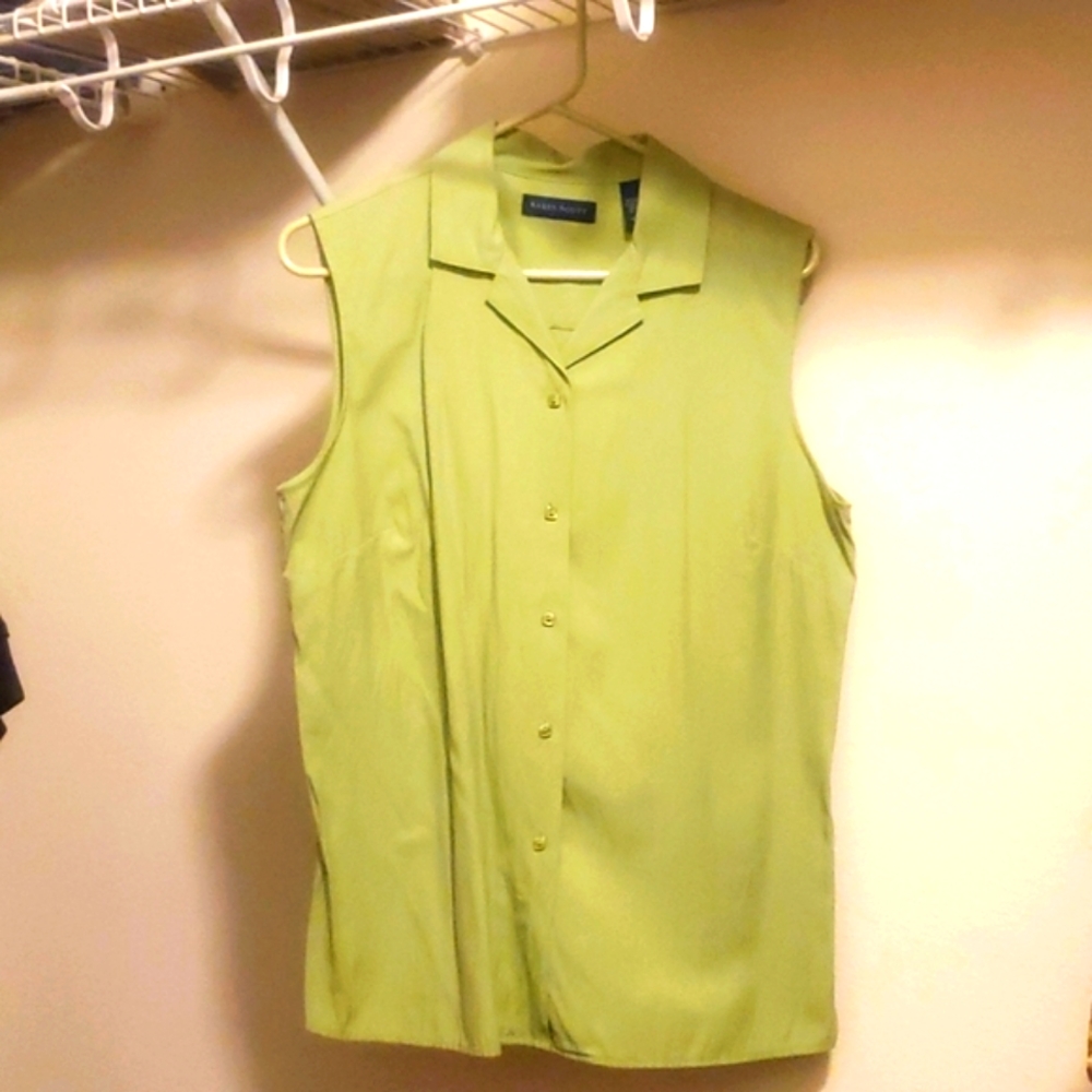 Green beautiful women's shirt 🌱🌿 used one time, perfect condition 👌